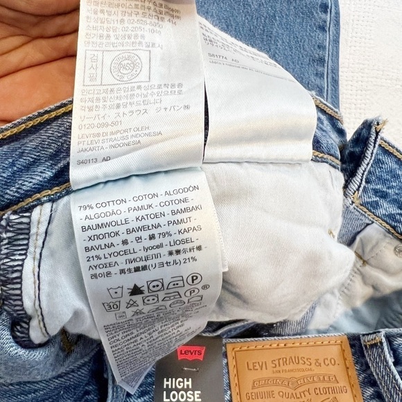 Levi's High Loose Taper Jeans - Picture 12 of 12